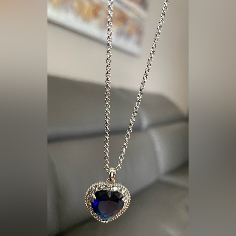 Elegant white gold plated Silver and Blue Heart Pendant Necklace